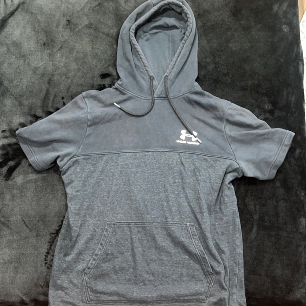 Large Under Armour Short sleeve hoodie